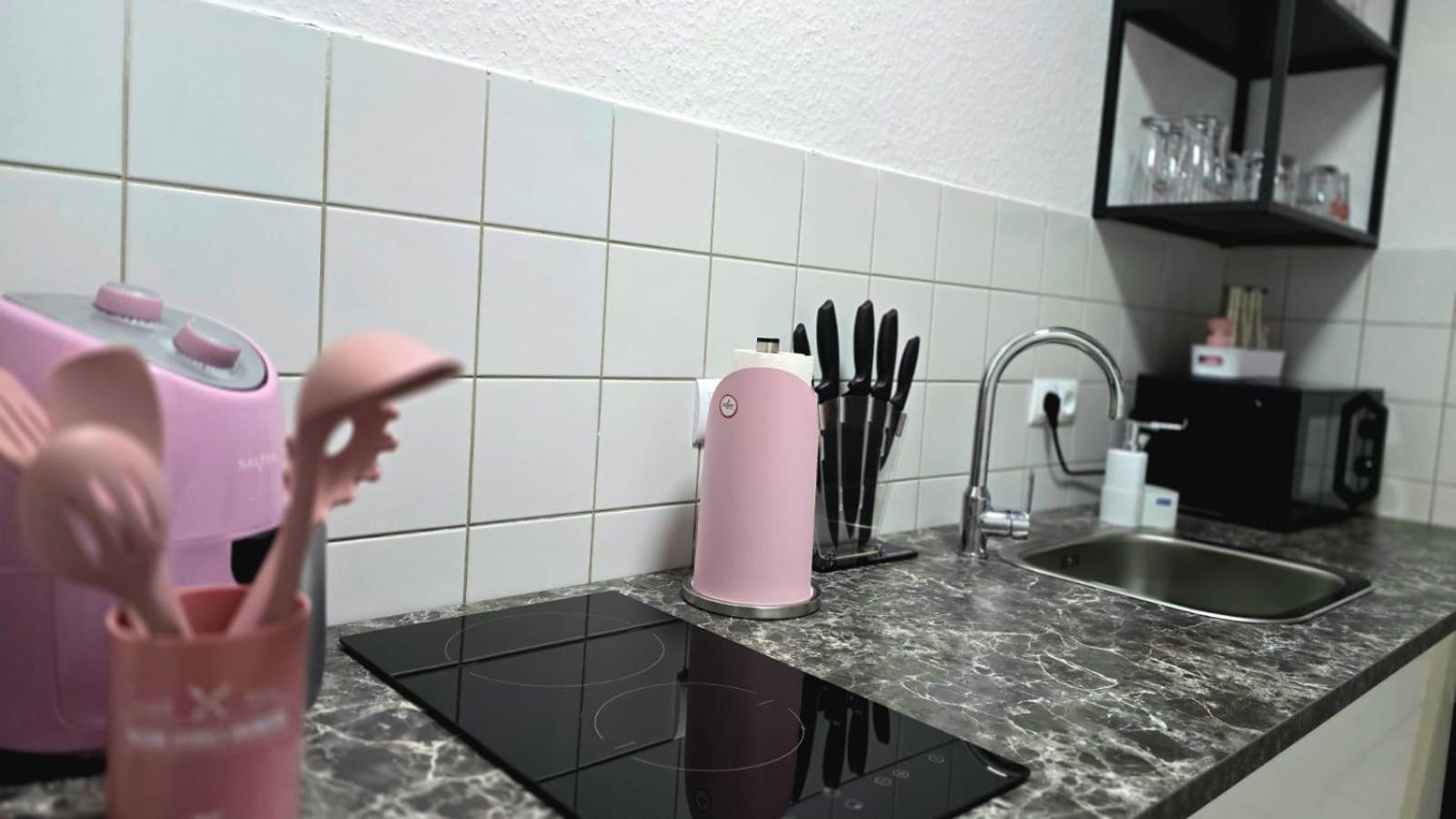 Happy Homes Pink - Up To 5 - Kueche - W-Lan - Netflix - Honig - Badewanne Nidda Exterior photo